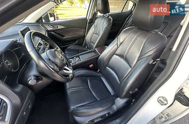 Седан Mazda 3 2017 в  фото 26 Седан Mazda 3 2017 в