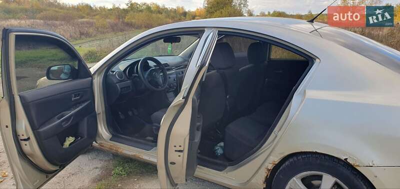Седан Mazda 3 2004 в Калуше