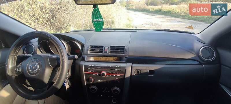 Седан Mazda 3 2004 в Калуше
