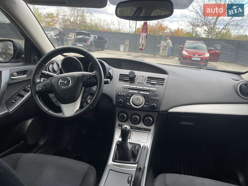Седан Mazda 3 2010 в Ивано-Франковске