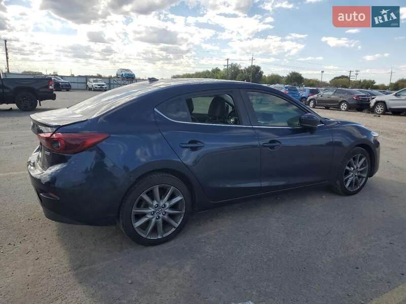 Седан Mazda 3 2018 в Киеве
