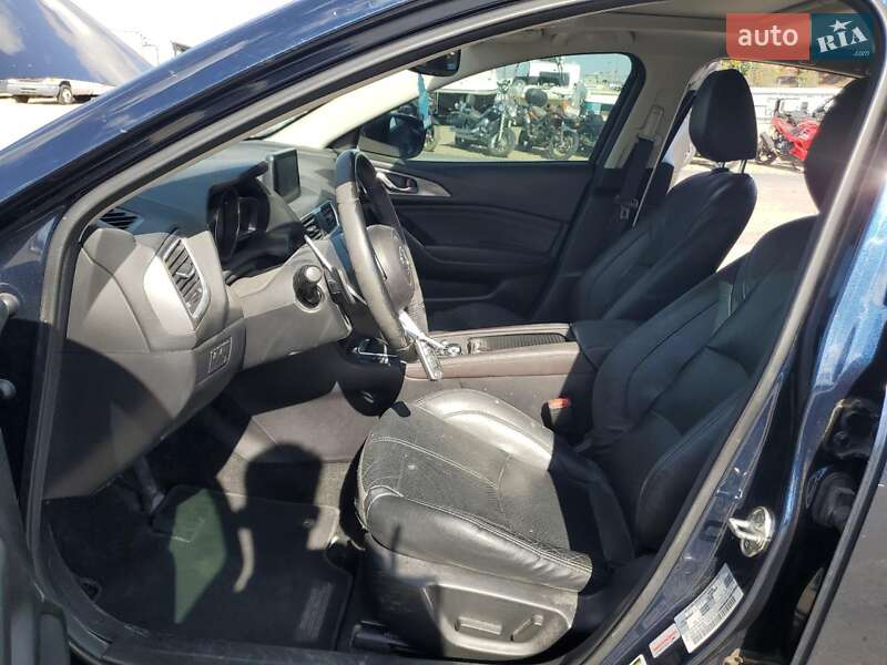 Седан Mazda 3 2018 в Киеве