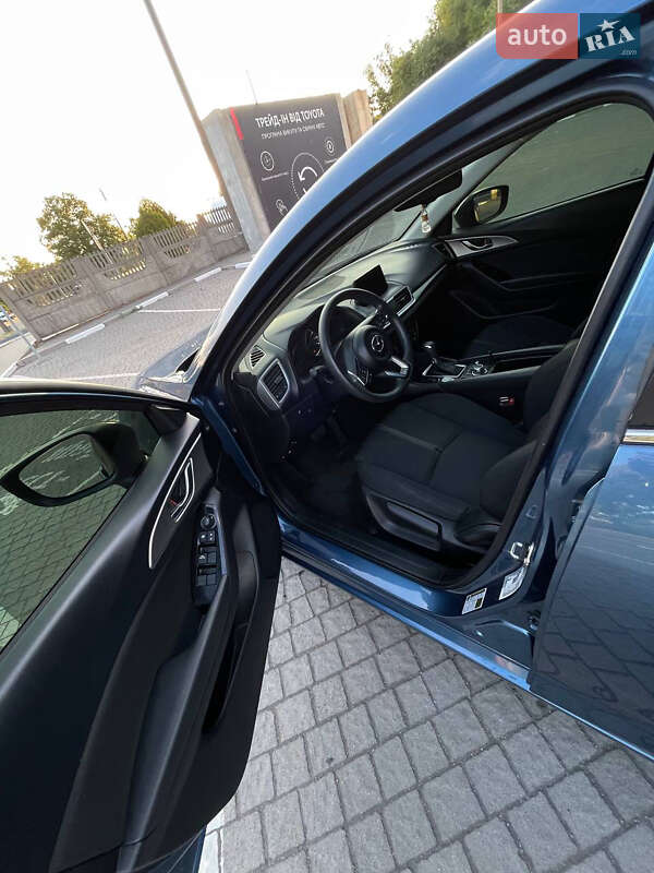 Седан Mazda 3 2018 в Запоріжжі