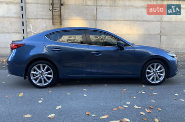 Седан Mazda 3 2017 в Днепре