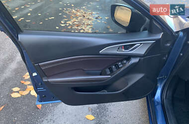 Седан Mazda 3 2017 в Днепре
