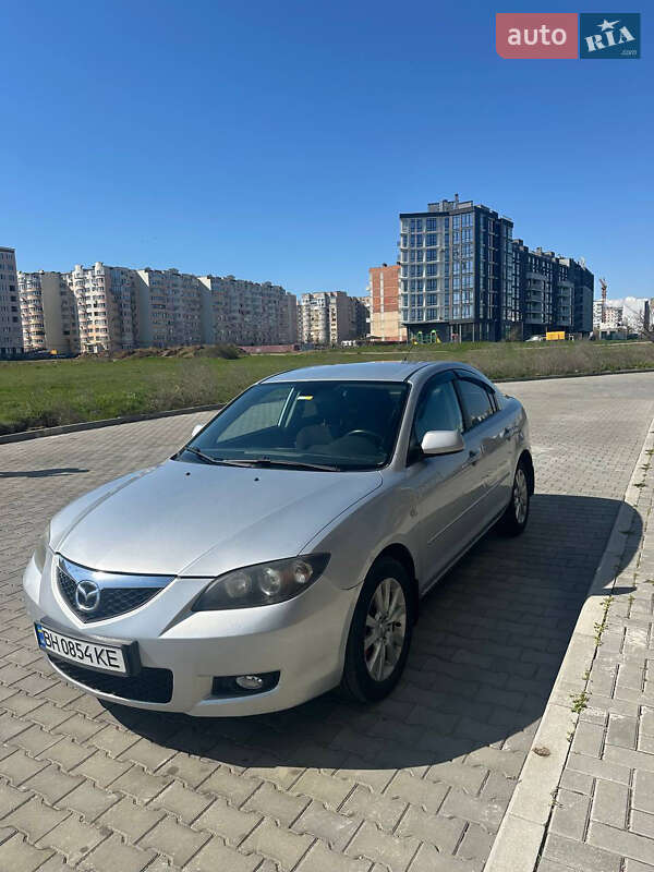 Седан Mazda 3 2007 в Южном