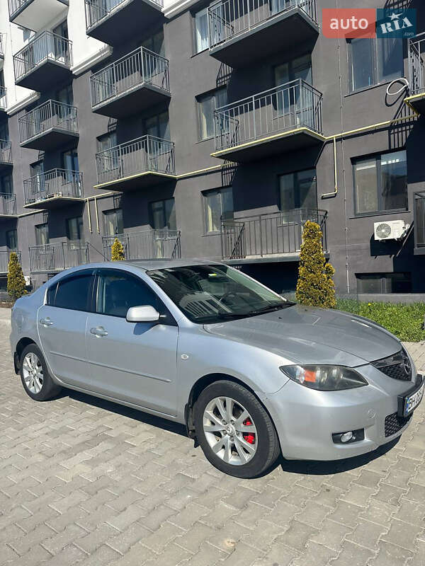 Седан Mazda 3 2007 в Южном