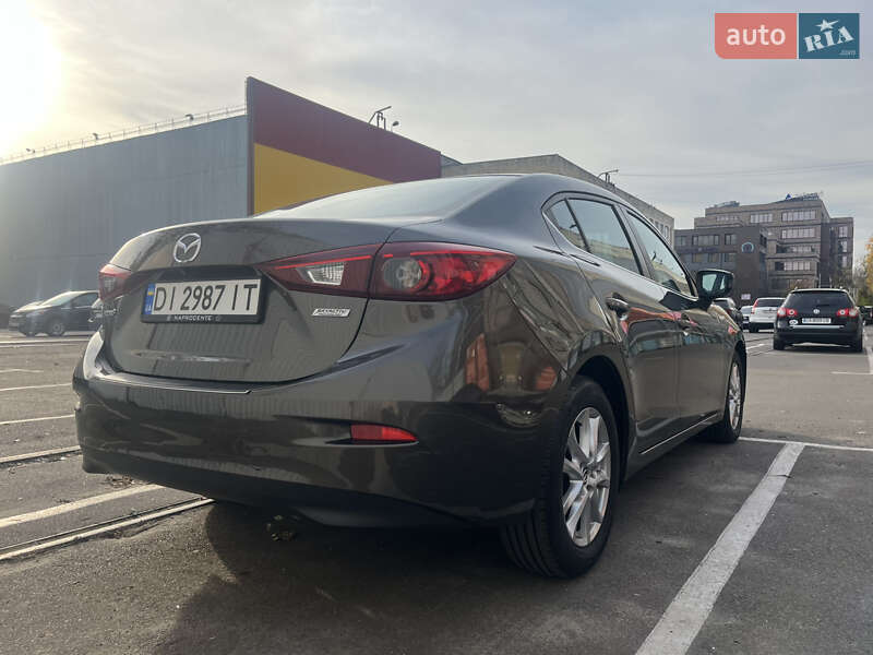 Седан Mazda 3 2016 в Киеве