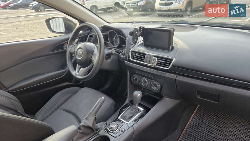 Седан Mazda 3 2016 в Киеве