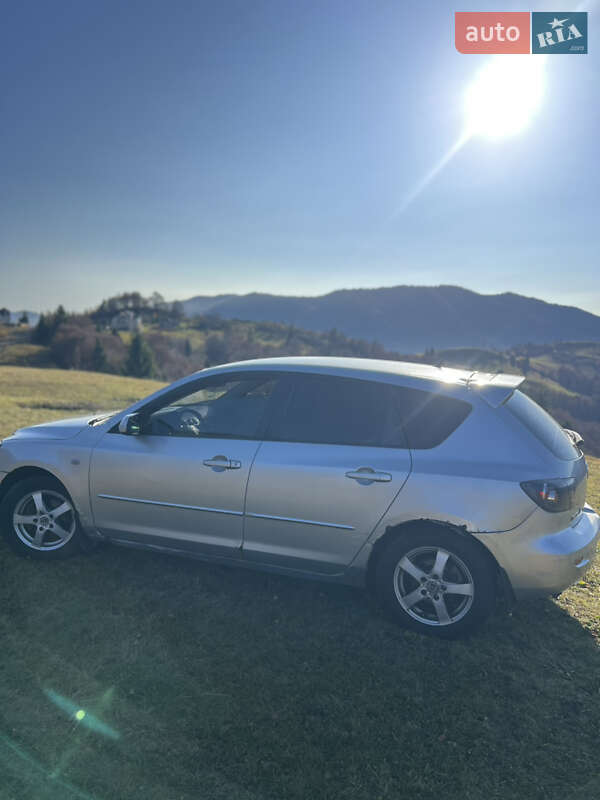 Хетчбек Mazda 3 2004 в Міжгір'ї