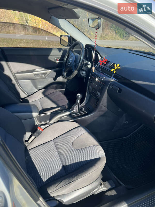 Хетчбек Mazda 3 2004 в Міжгір'ї