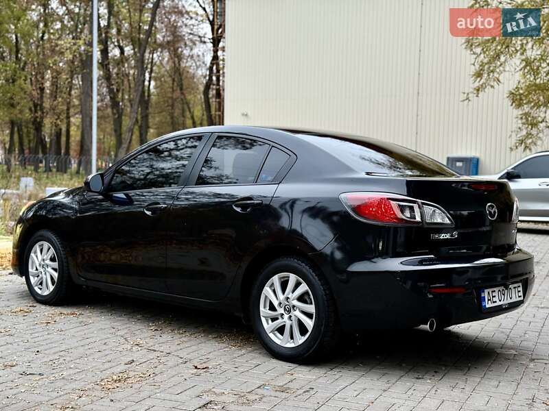 Седан Mazda 3 2013 в Дніпрі