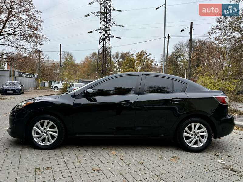 Седан Mazda 3 2013 в Дніпрі
