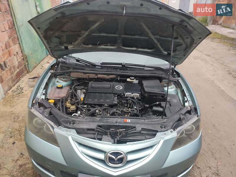Седан Mazda 3 2004 в Черновцах