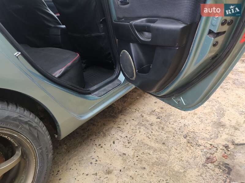 Седан Mazda 3 2004 в Черновцах