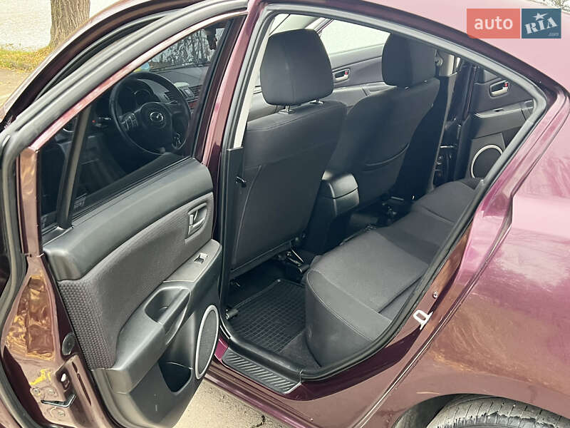 Седан Mazda 3 2007 в Ровно