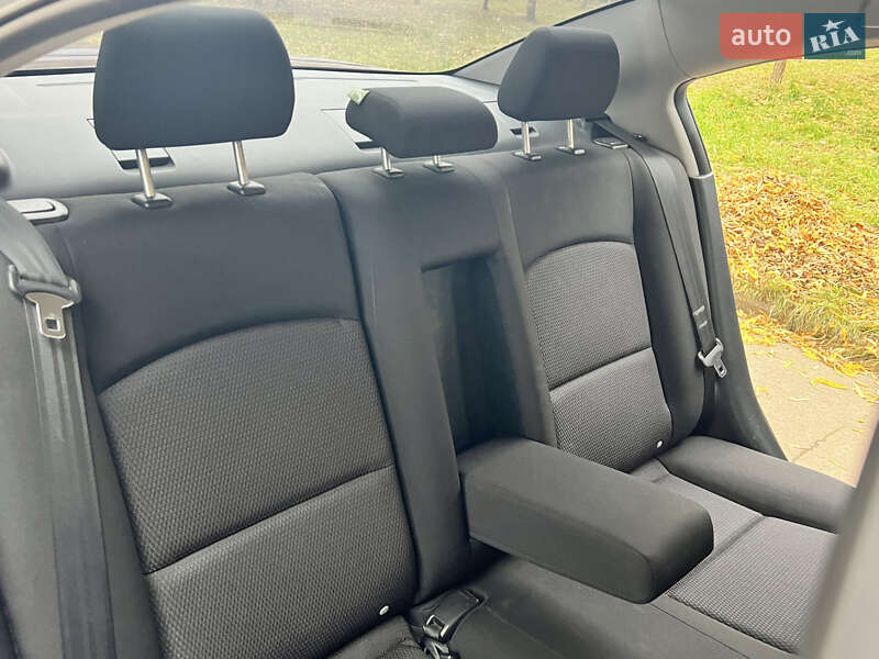 Седан Mazda 3 2007 в Ровно