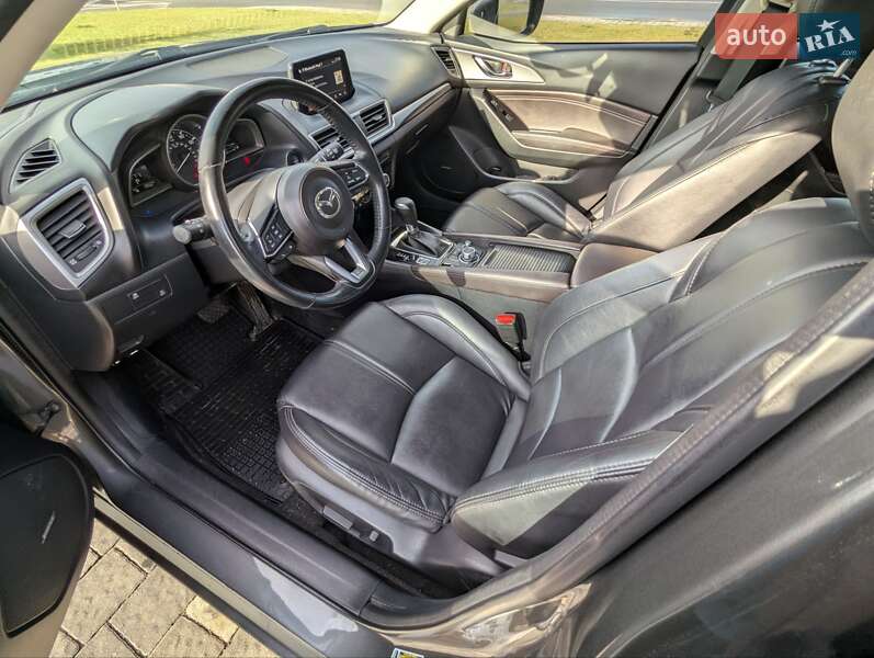 Хетчбек Mazda 3 2018 в Ужгороді