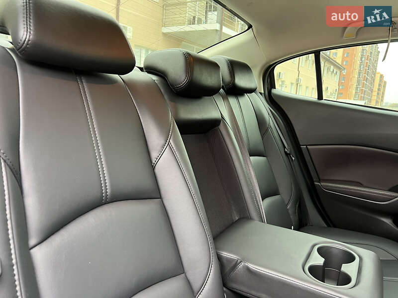 Седан Mazda 3 2018 в Дніпрі фото 28 Седан Mazda 3 2018 в Дніпрі