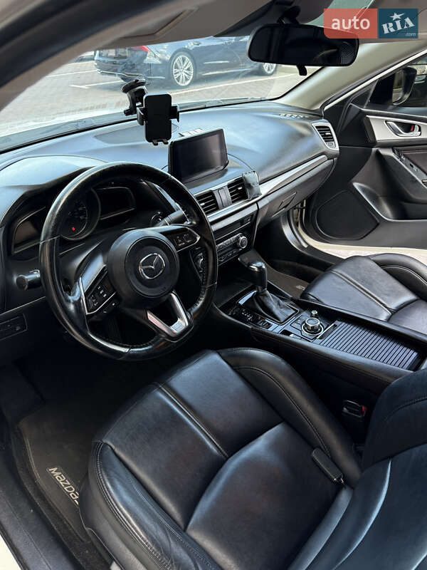 Седан Mazda 3 2017 в Софіївській Борщагівці