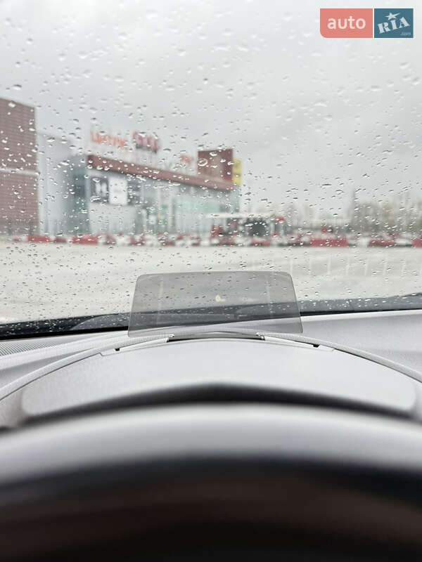 Седан Mazda 3 2017 в Киеве