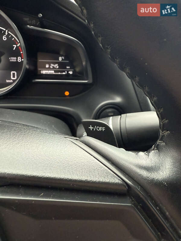 Седан Mazda 3 2017 в Киеве