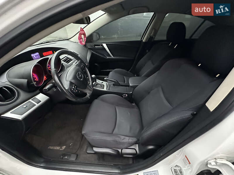 Седан Mazda 3 2010 в Дніпрі