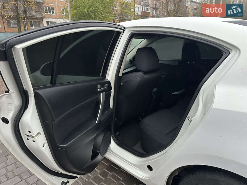 Седан Mazda 3 2010 в Дніпрі