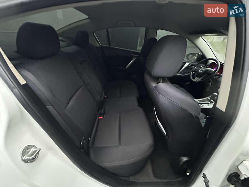 Седан Mazda 3 2010 в Дніпрі