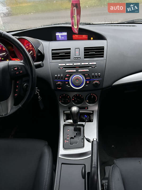 Седан Mazda 3 2010 в Дніпрі