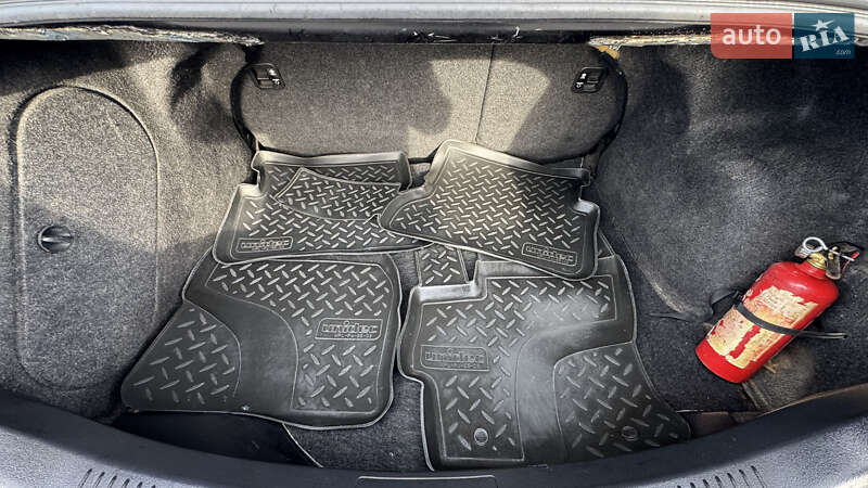 Седан Mazda 3 2006 в Виннице