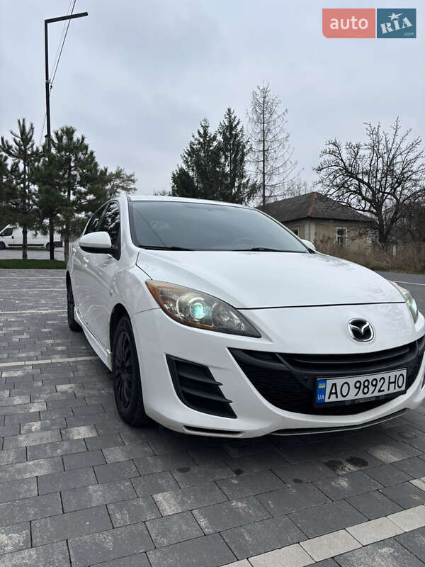 Хэтчбек Mazda 3 2010 в Ужгороде