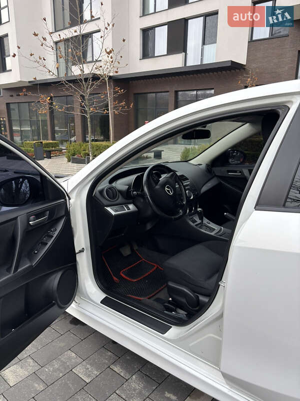 Хэтчбек Mazda 3 2010 в Ужгороде