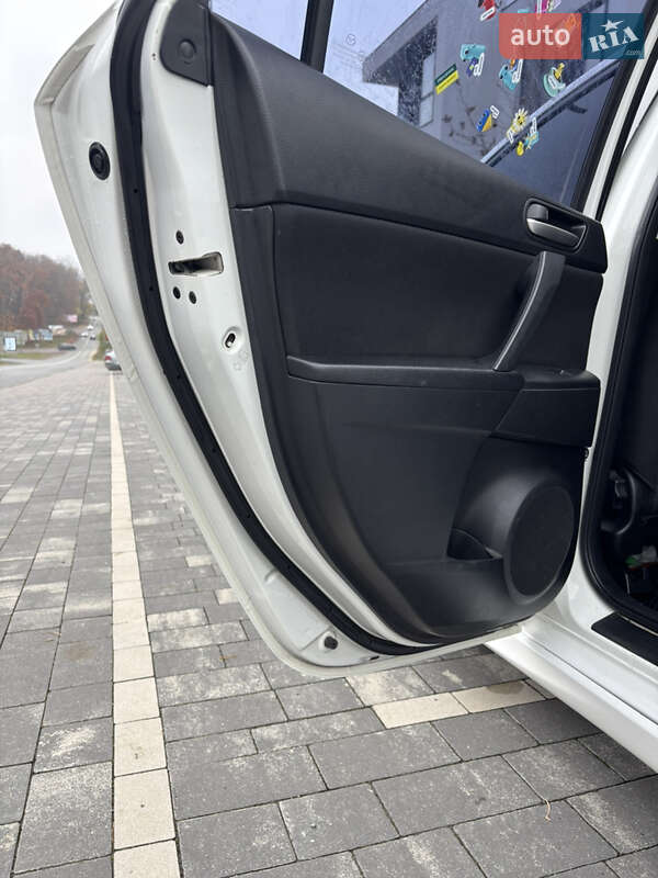 Хэтчбек Mazda 3 2010 в Ужгороде