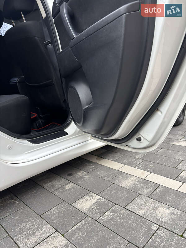 Хетчбек Mazda 3 2010 в Ужгороді фото 13 Хетчбек Mazda 3 2010 в Ужгороді