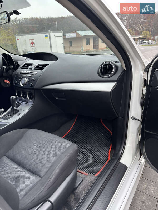 Хэтчбек Mazda 3 2010 в Ужгороде