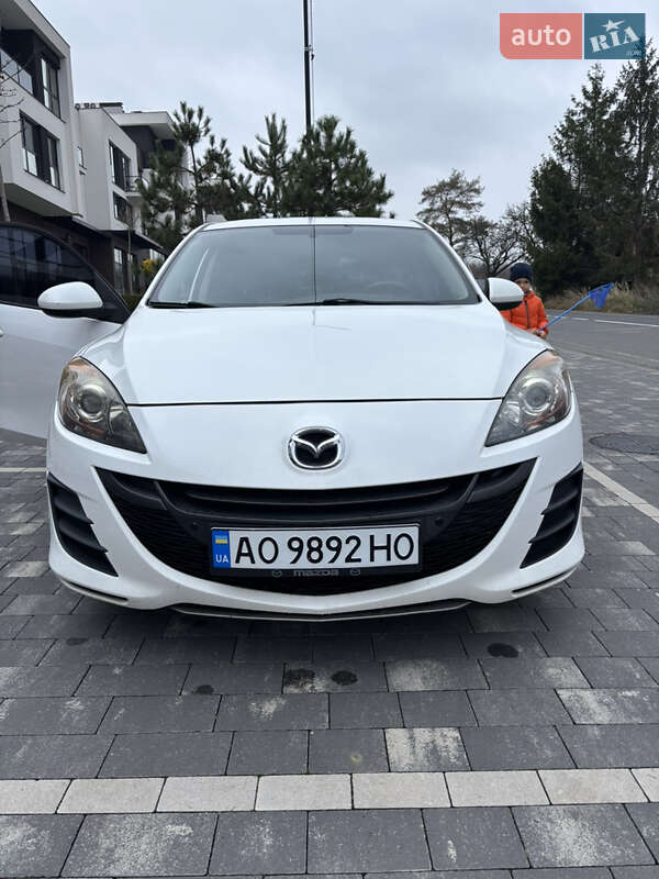 Хэтчбек Mazda 3 2010 в Ужгороде