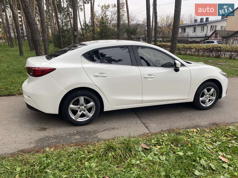 Седан Mazda 3 2015 в Києві