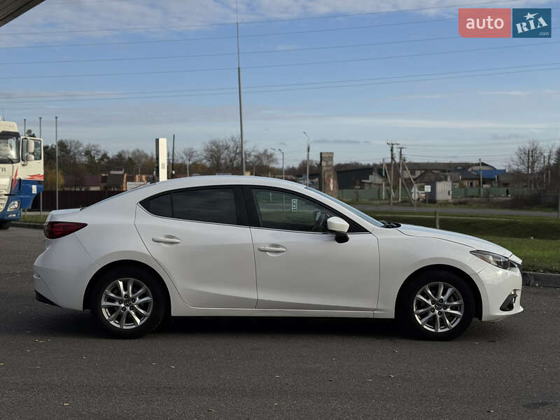 Седан Mazda 3 2016 в Смілі