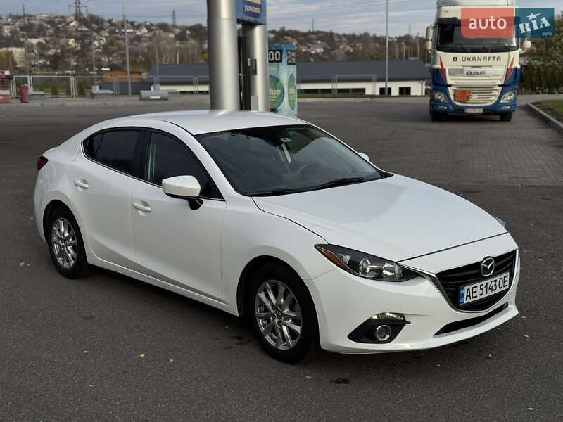 Седан Mazda 3 2016 в Смілі