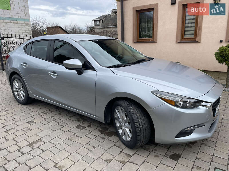Седан Mazda 3 2016 в Скнилове