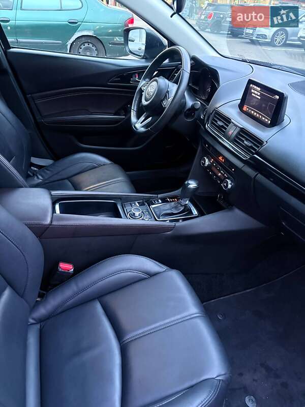 Седан Mazda 3 2018 в Дніпрі