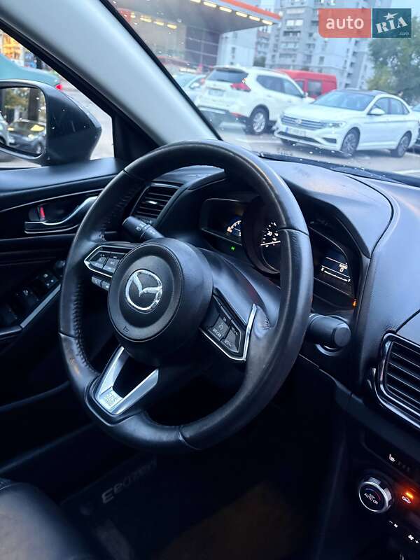 Седан Mazda 3 2018 в Дніпрі