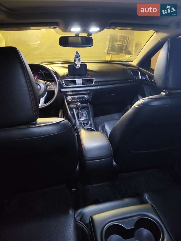 Седан Mazda 3 2015 в Ізмаїлі