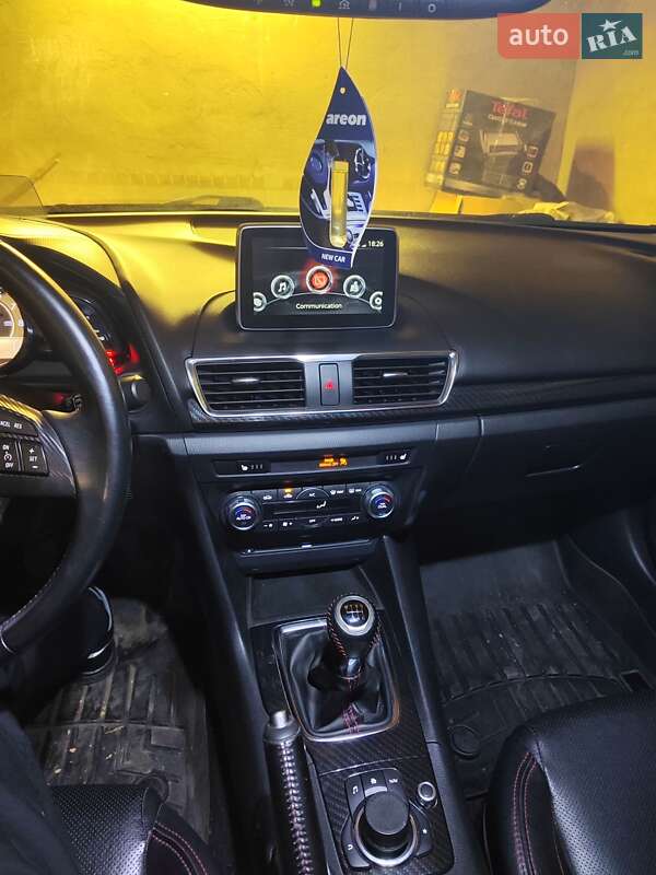 Седан Mazda 3 2015 в Ізмаїлі