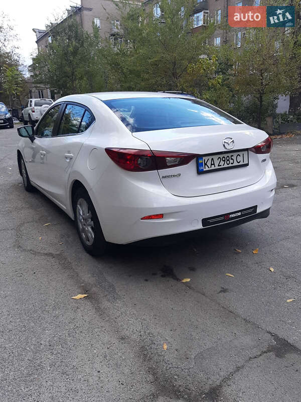Седан Mazda 3 2015 в Запоріжжі
