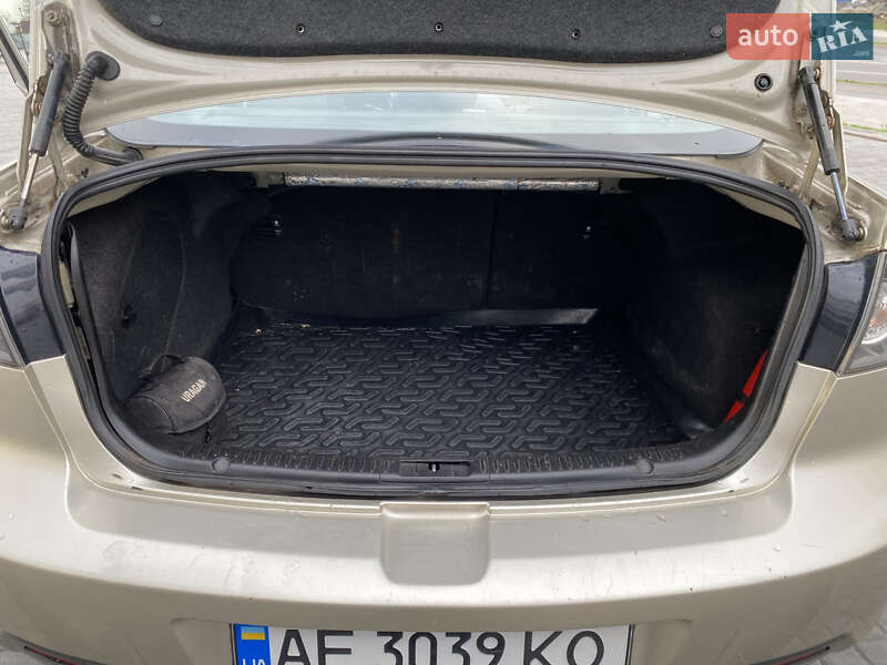 Седан Mazda 3 2007 в Днепре