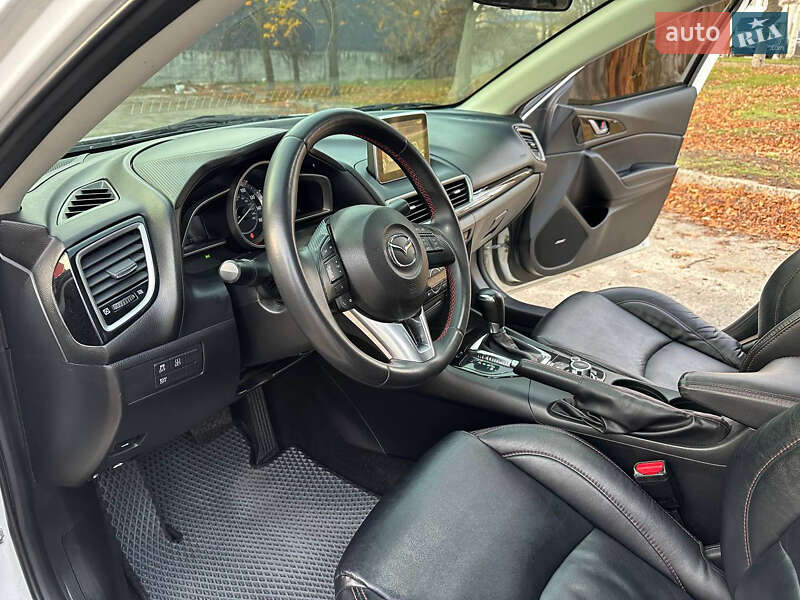 Седан Mazda 3 2014 в Днепре