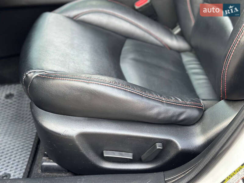 Седан Mazda 3 2014 в Днепре