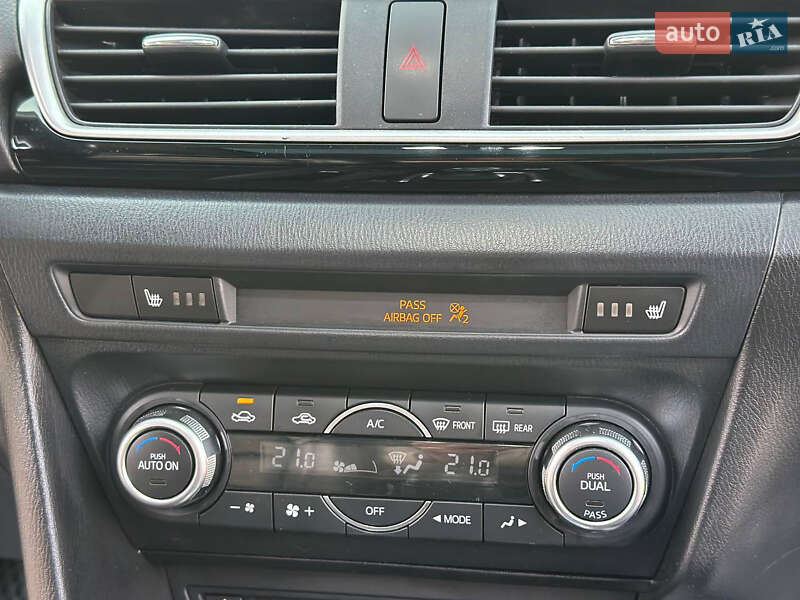 Седан Mazda 3 2014 в Днепре